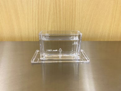試料を充填中
