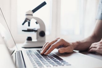 ワークの厚みに関係なく測定ができる
